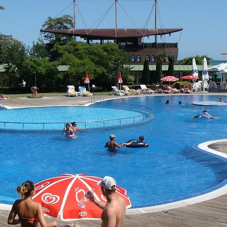 גולדן סנדס Admiral Apartments מראה חיצוני תמונה