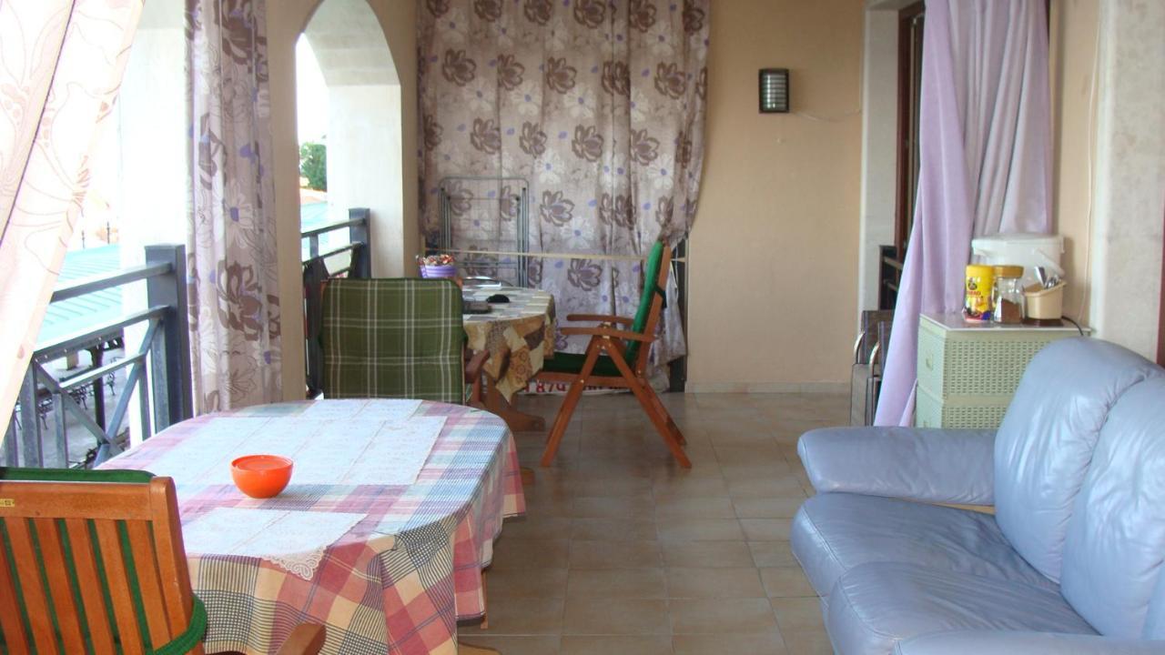 גולדן סנדס Admiral Apartments מראה חיצוני תמונה
