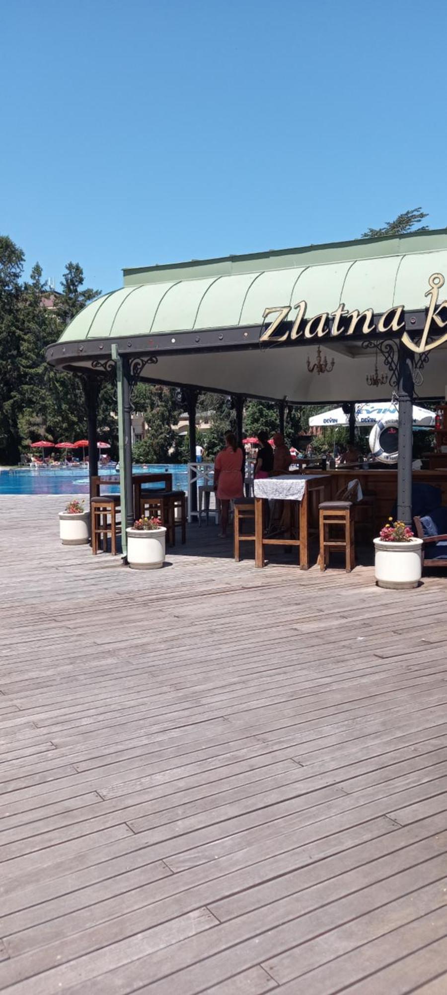 גולדן סנדס Admiral Apartments מראה חיצוני תמונה